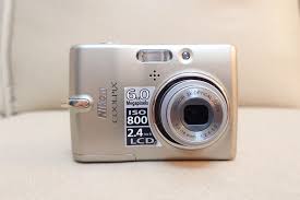 NIKON L11 GOLD